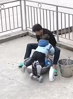 人类幼崽的爆笑瞬间 超级搞笑