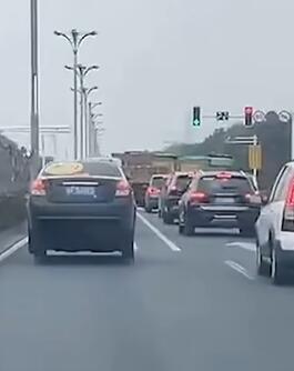这车开的就离谱
