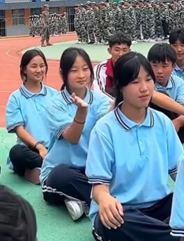 盘点军训时的爆笑时刻,你是来表演的吧