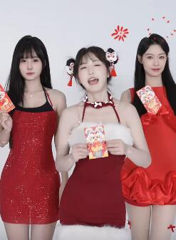 蕞红啦啦队大年初五迎财神