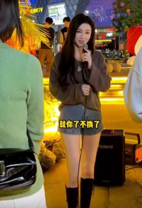 网红歌手大牧牧街头路演翻唱《走尽》