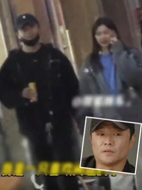 陈思诚搂着小女友逛街被拍