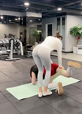 美女瑜伽教练