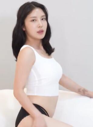 Suhee黑色内裤&白上衣