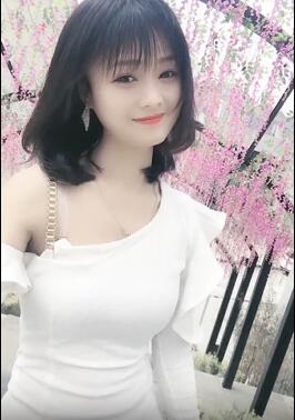漂亮 小姐姐演唱林玉英歌曲《点燃一根烟》